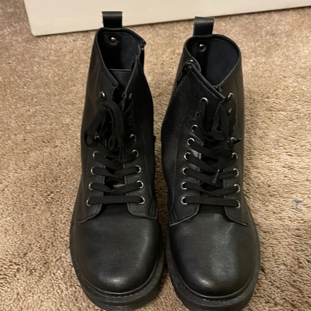 Combat boots